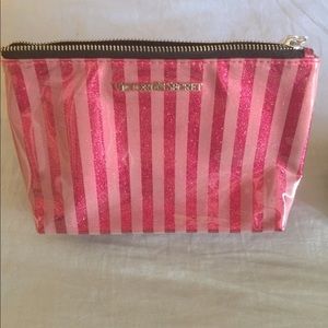 Victoria cosmetic bag